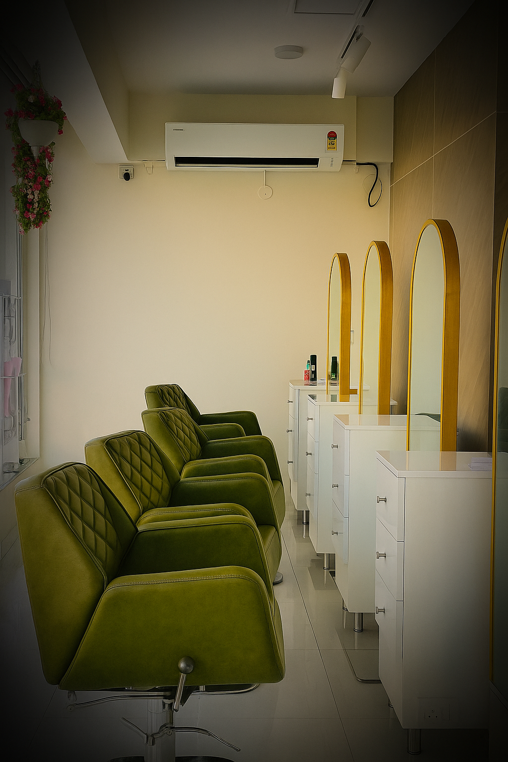 Professional hair cutting and styling stations - Best unisex salon in Bengaluru